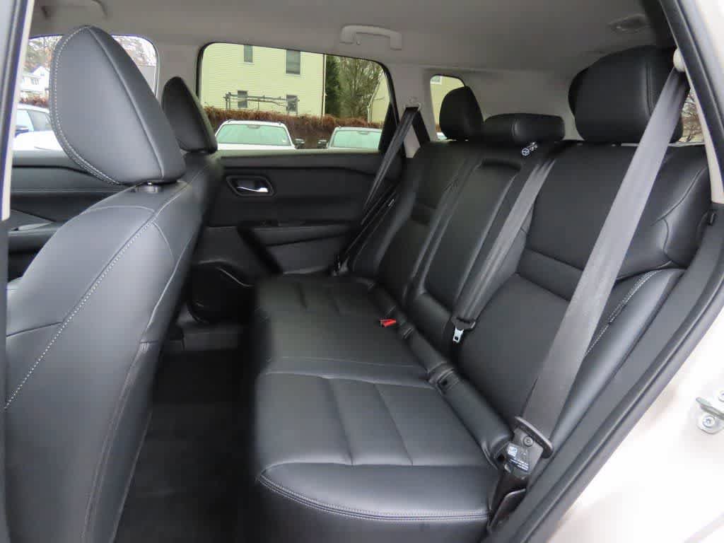 Used 2025 Nissan Rogue SL image 14
