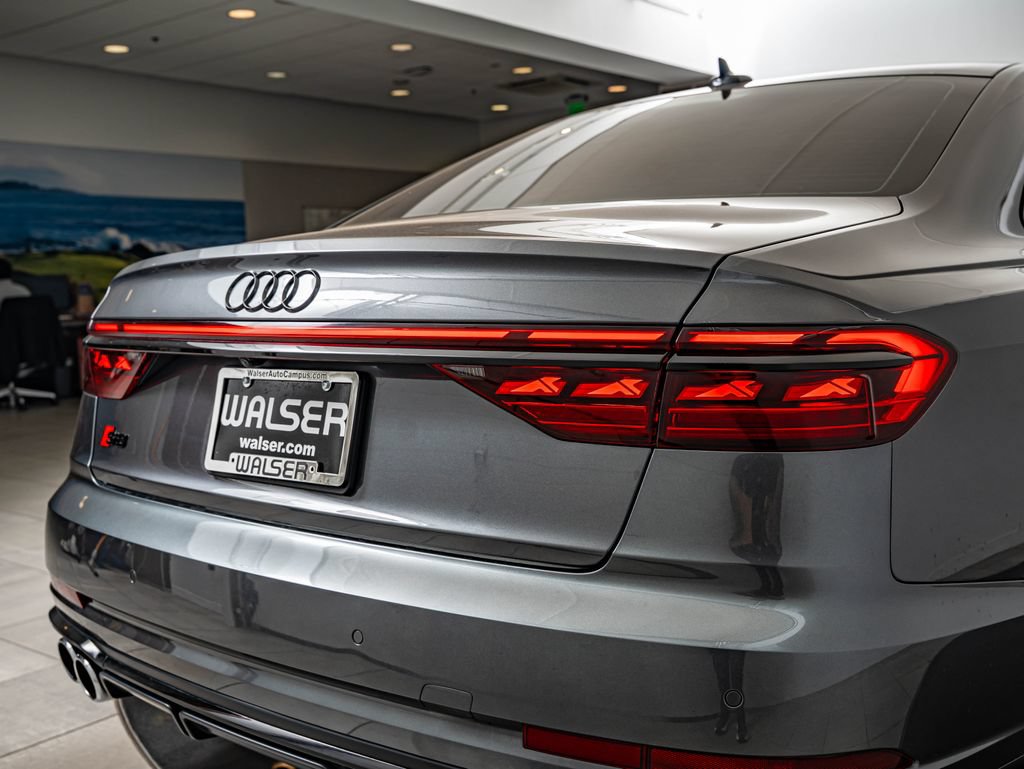 Used 2022 Audi S8 AWD/4WD image 15