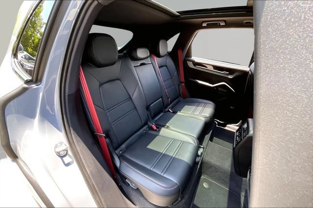 Used 2026 Porsche Cayenne S AWD/4WD image 17