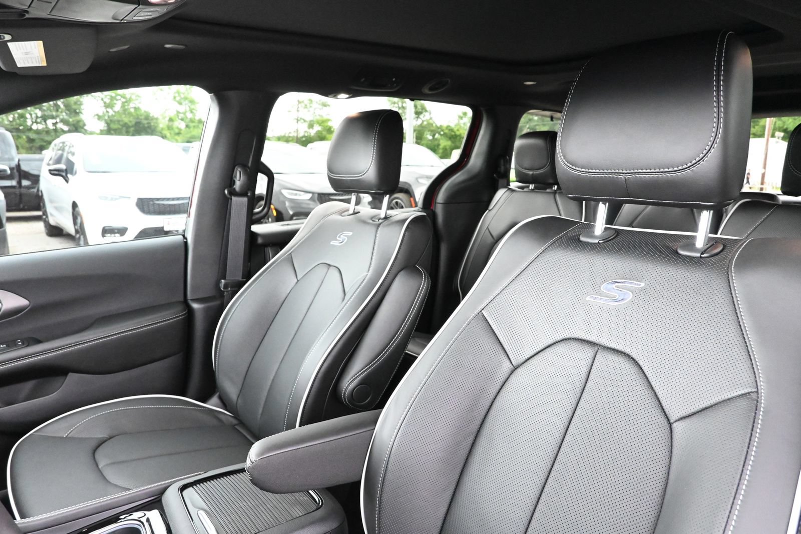New 2027 Chrysler Pacifica Limited AWD/4WD image 22