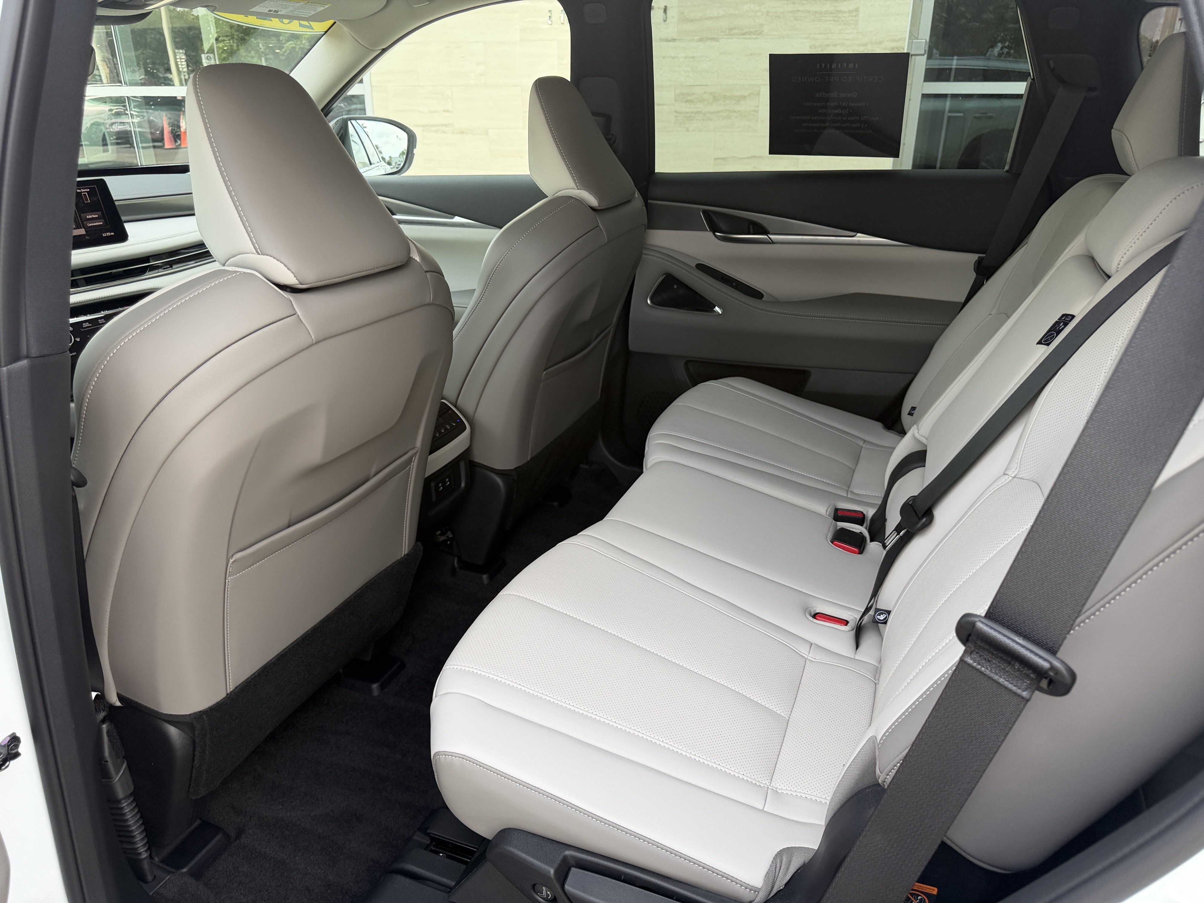 Certified 2027 INFINITI QX60 Luxe w/ Cargo Package AWD/4WD image 18