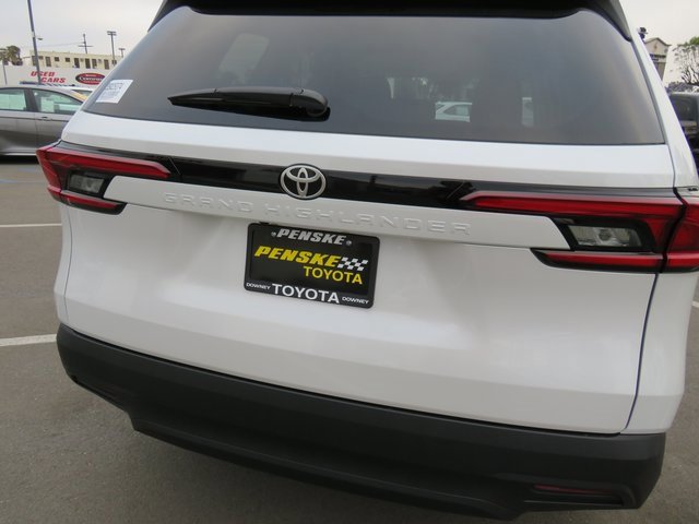 New 2026 Toyota Grand Highlander LE image 12