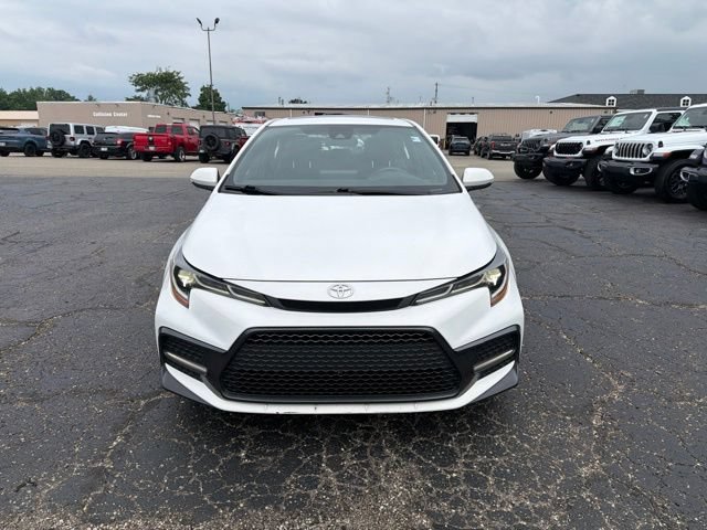 Used 2022 Toyota Corolla SE w/ SE Premium Package FWD image 3