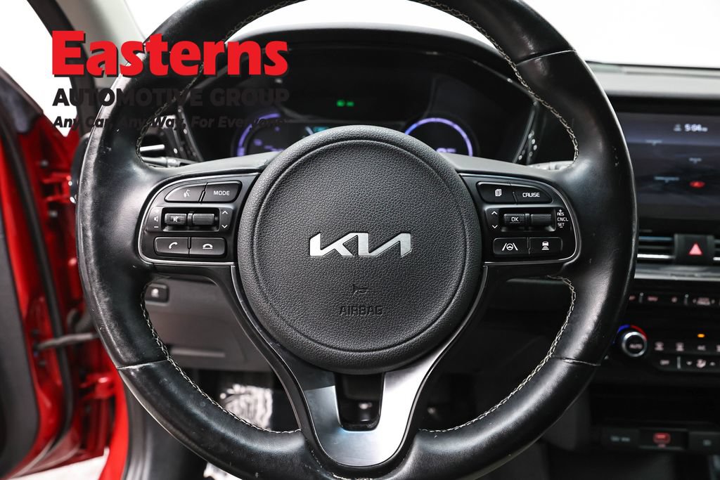 Used 2022 Kia Niro EX w/ Cold Weather Package FWD image 10