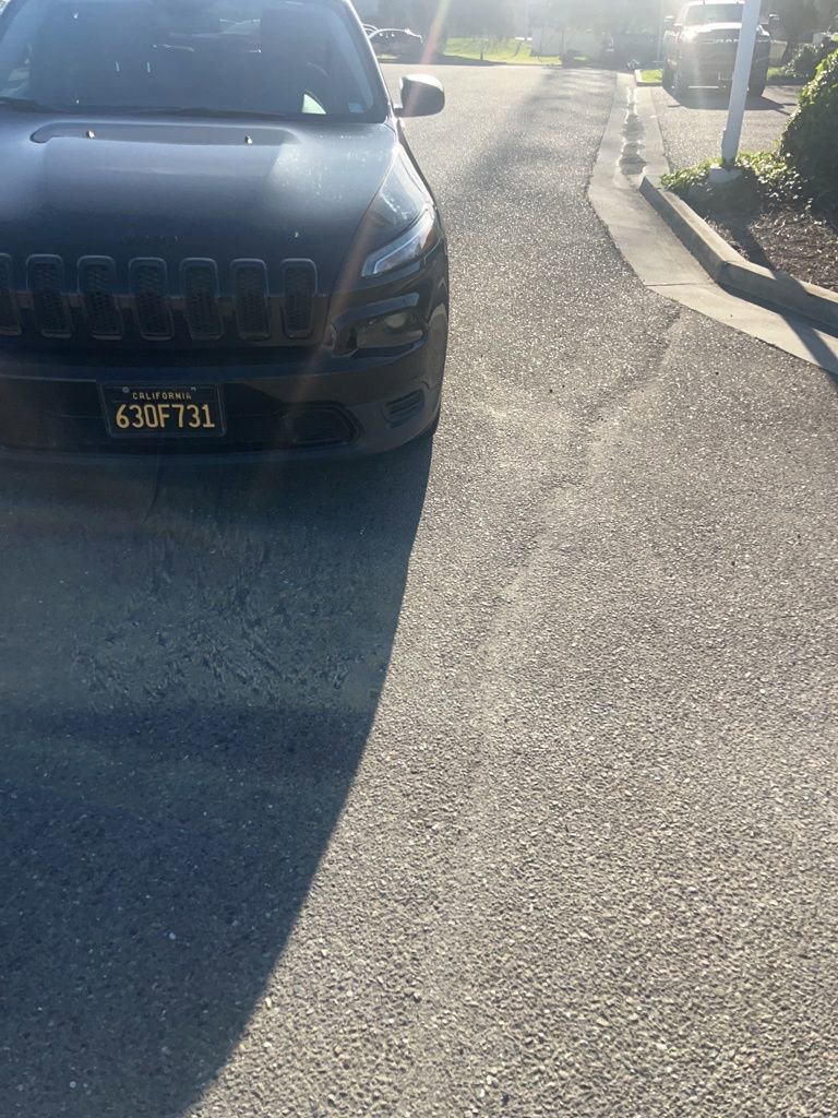 Used 2017 Jeep Cherokee Altitude image 2