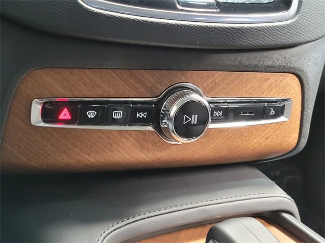 Certified 2025 Volvo XC90 B6 Plus image 31