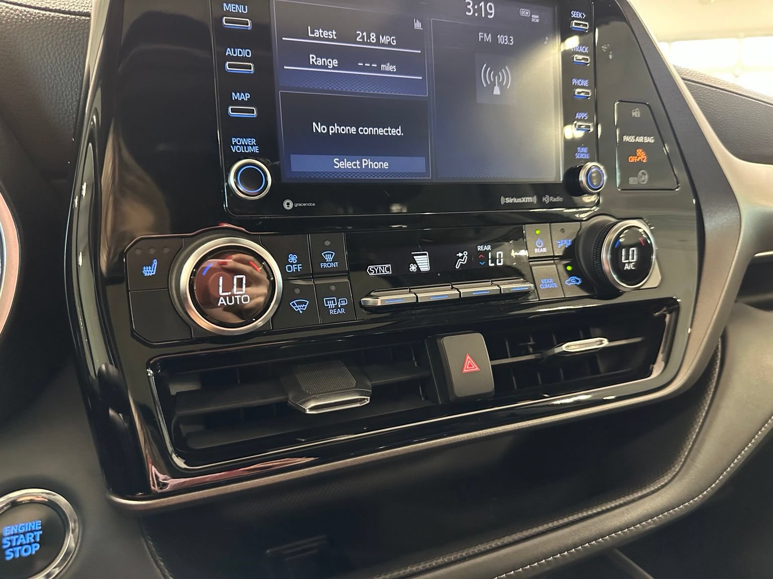 Used 2022 Toyota Highlander XLE FWD image 31