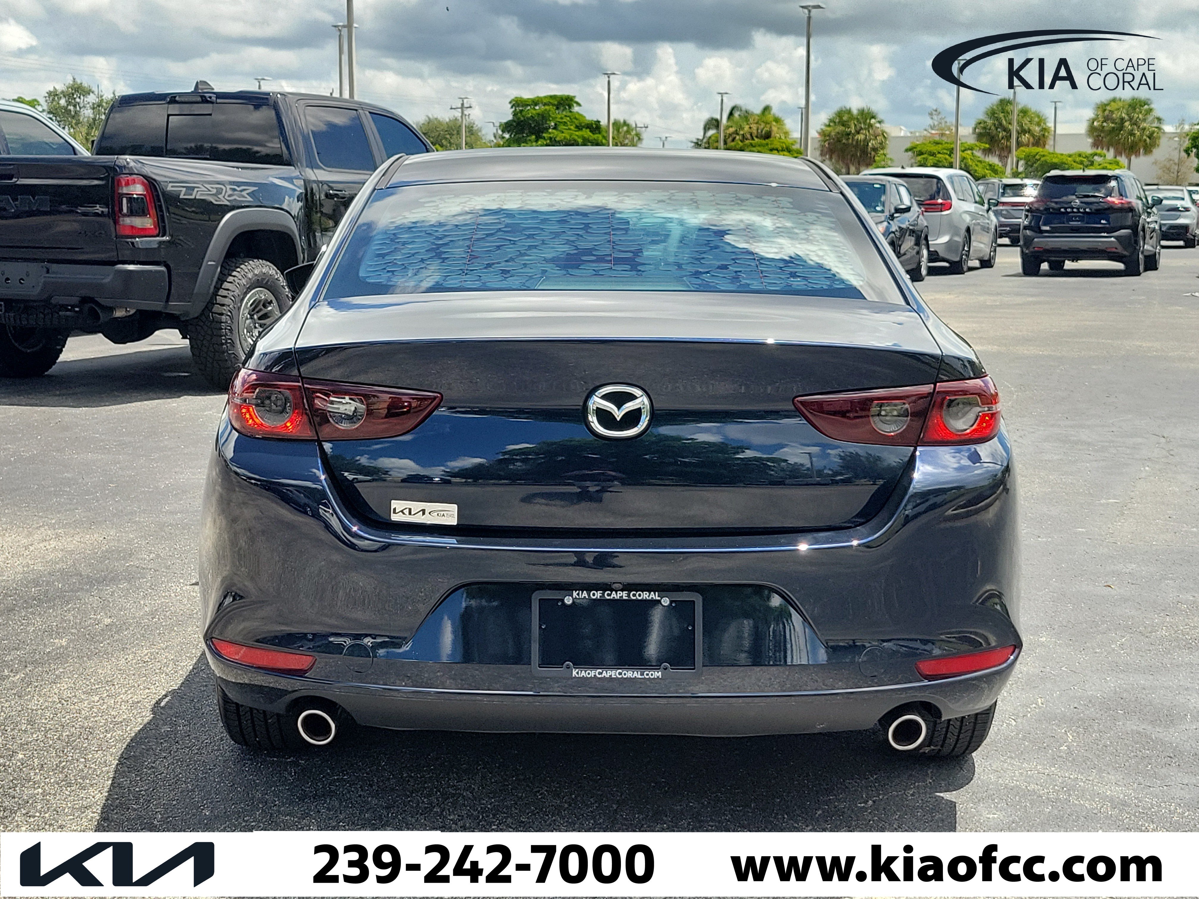 Used 2020 MAZDA MAZDA3 Sedan FWD image 5