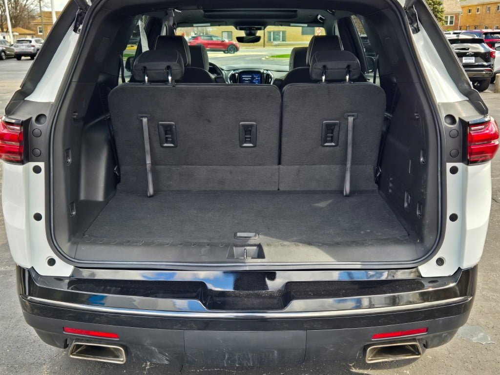 Used 2023 Chevrolet Traverse Premier w/ Redline Edition image 16