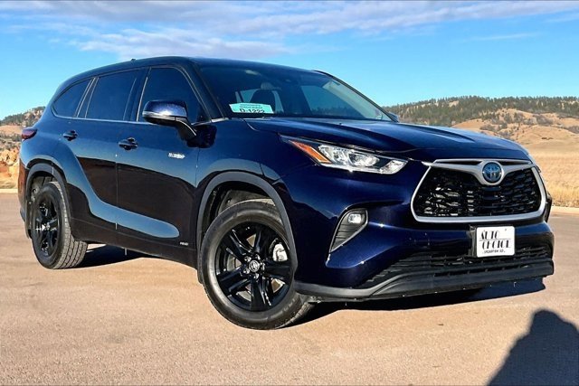 Used 2020 Toyota Highlander LE image 3