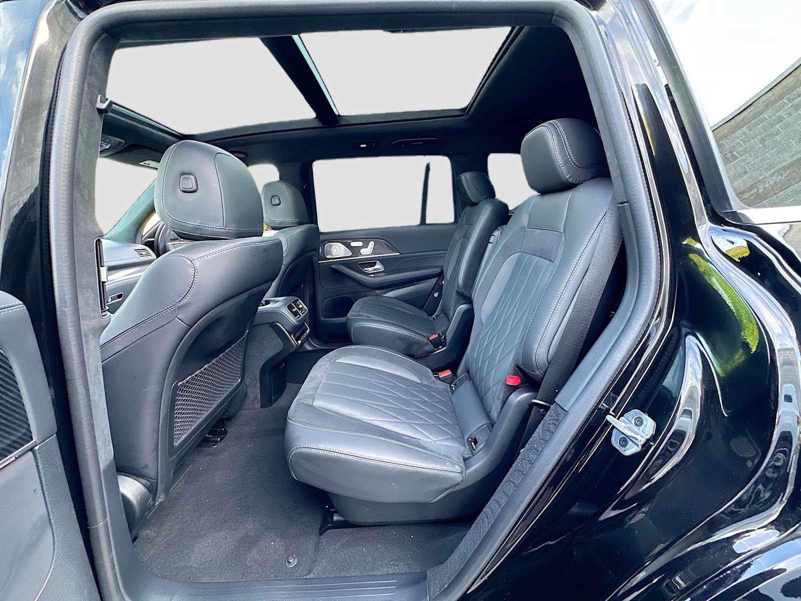 Used 2025 Mercedes-Benz GLS 63 AMG 4MATIC image 26