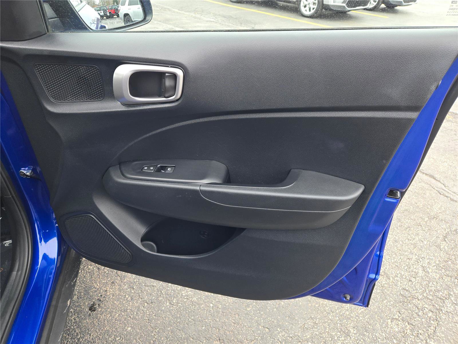 Used 2025 Hyundai Venue SEL image 6