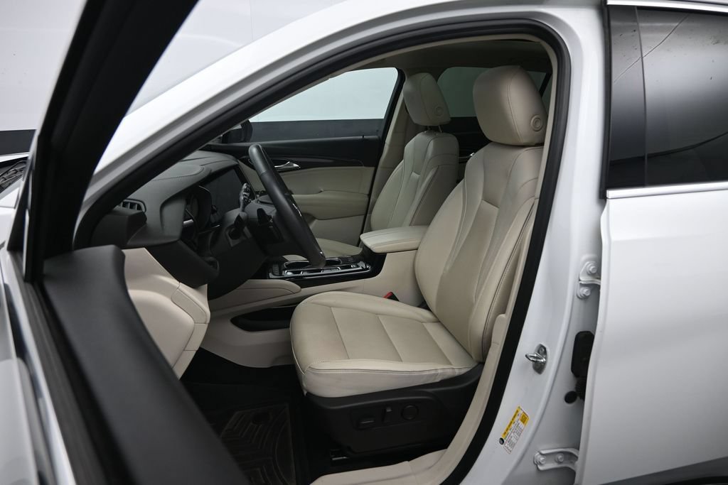 Used 2022 Buick Envision Essence w/ Technology Package I AWD/4WD image 21