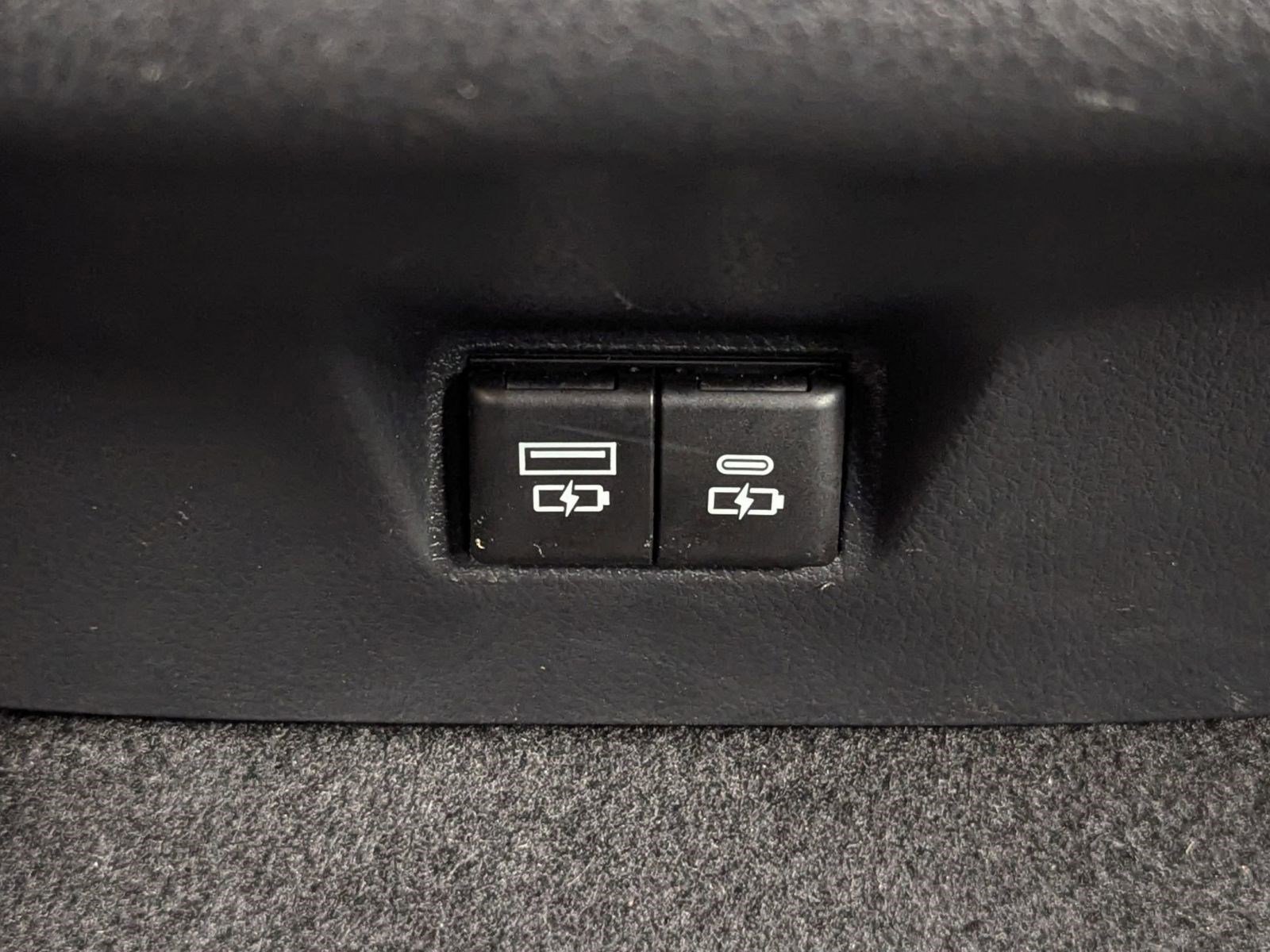 Used 2025 Toyota Camry SE image 21