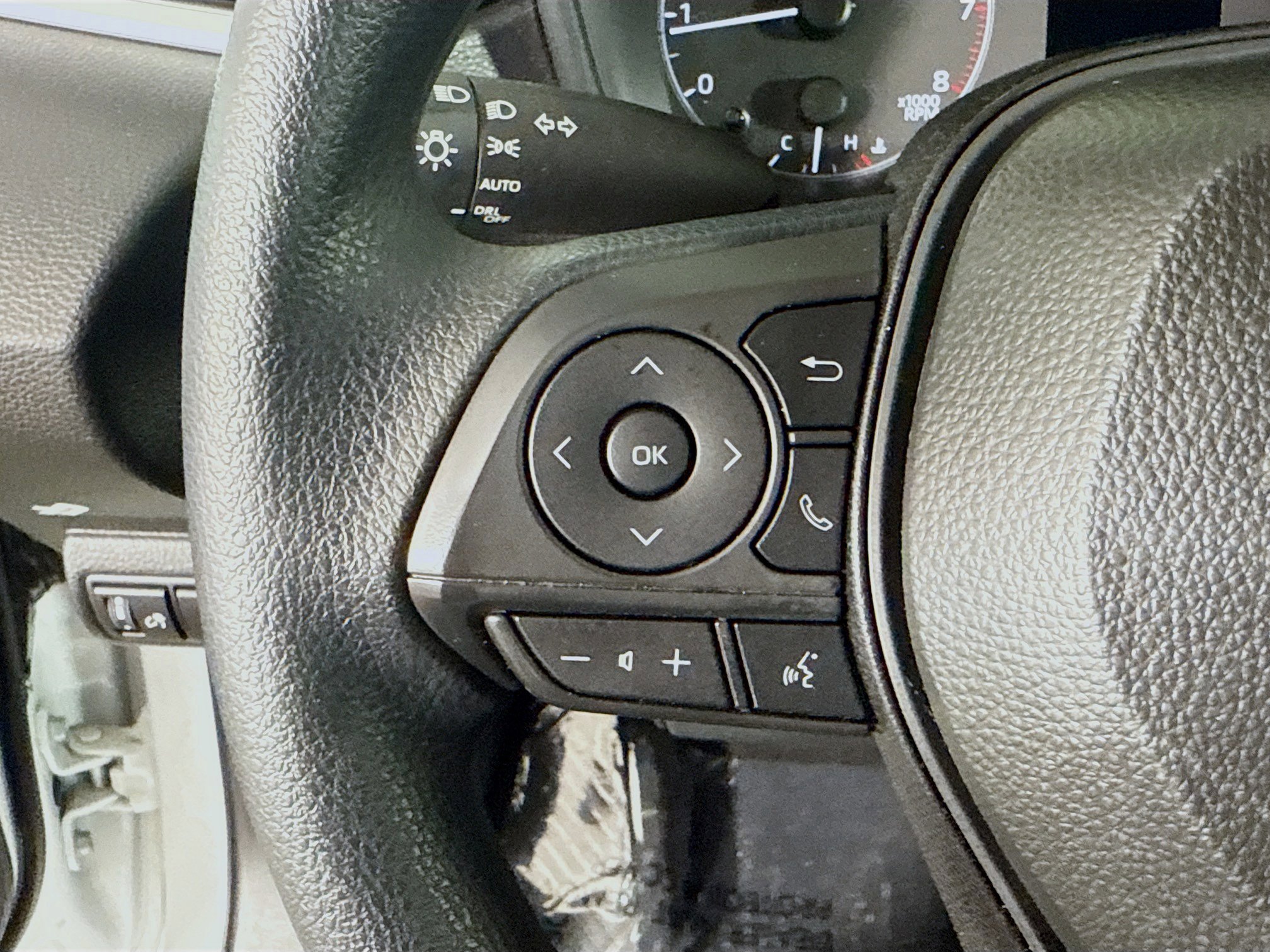 Used 2025 Toyota Corolla LE image 14