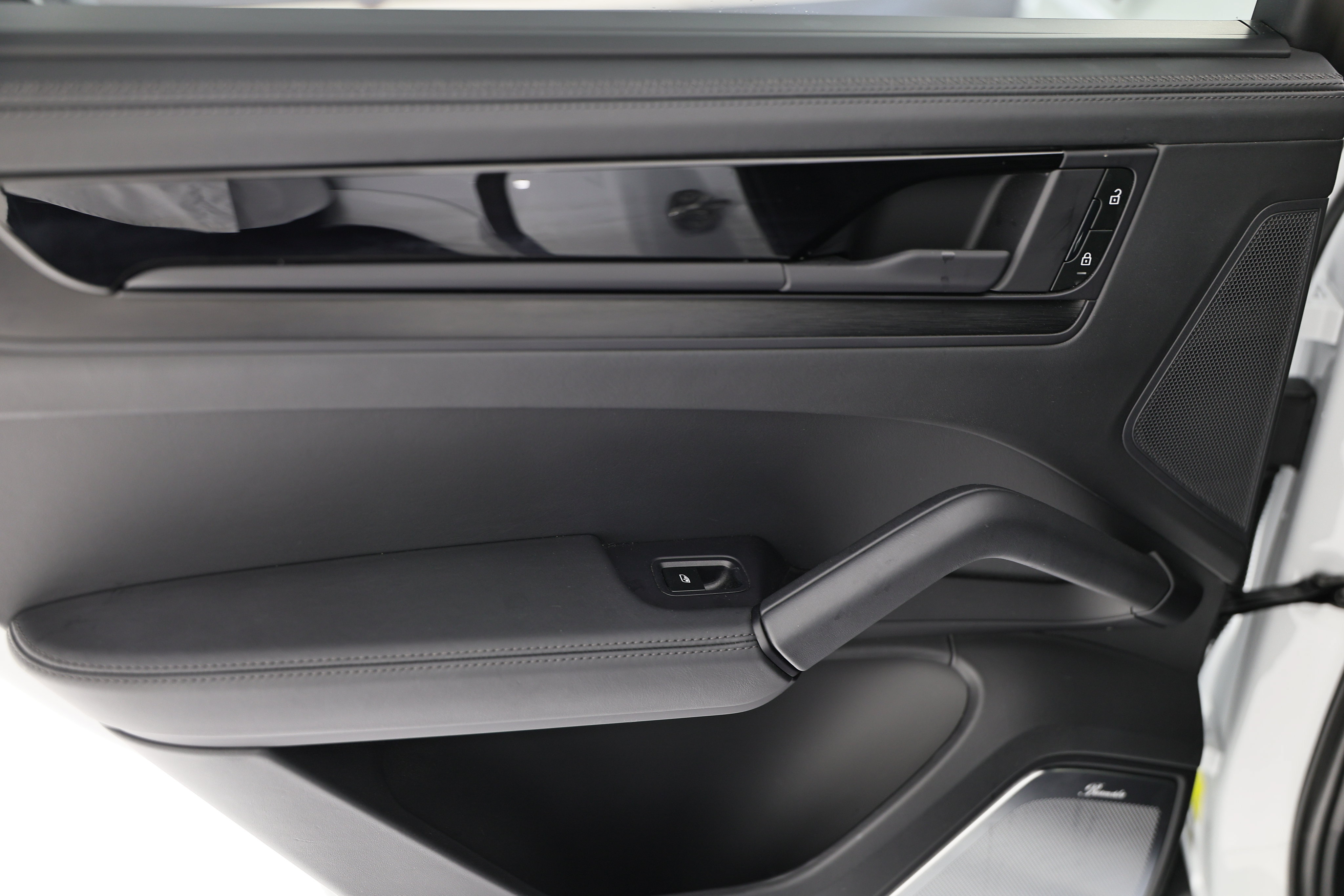 Certified 2025 Porsche Cayenne GTS AWD/4WD image 25