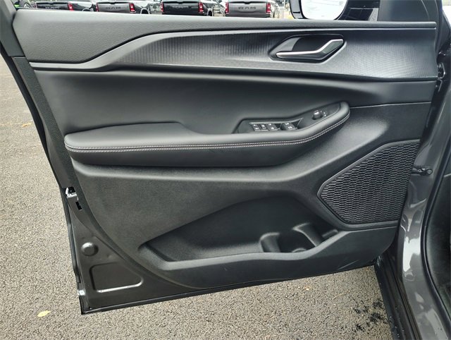 New 2025 Jeep Grand Cherokee Altitude image 12