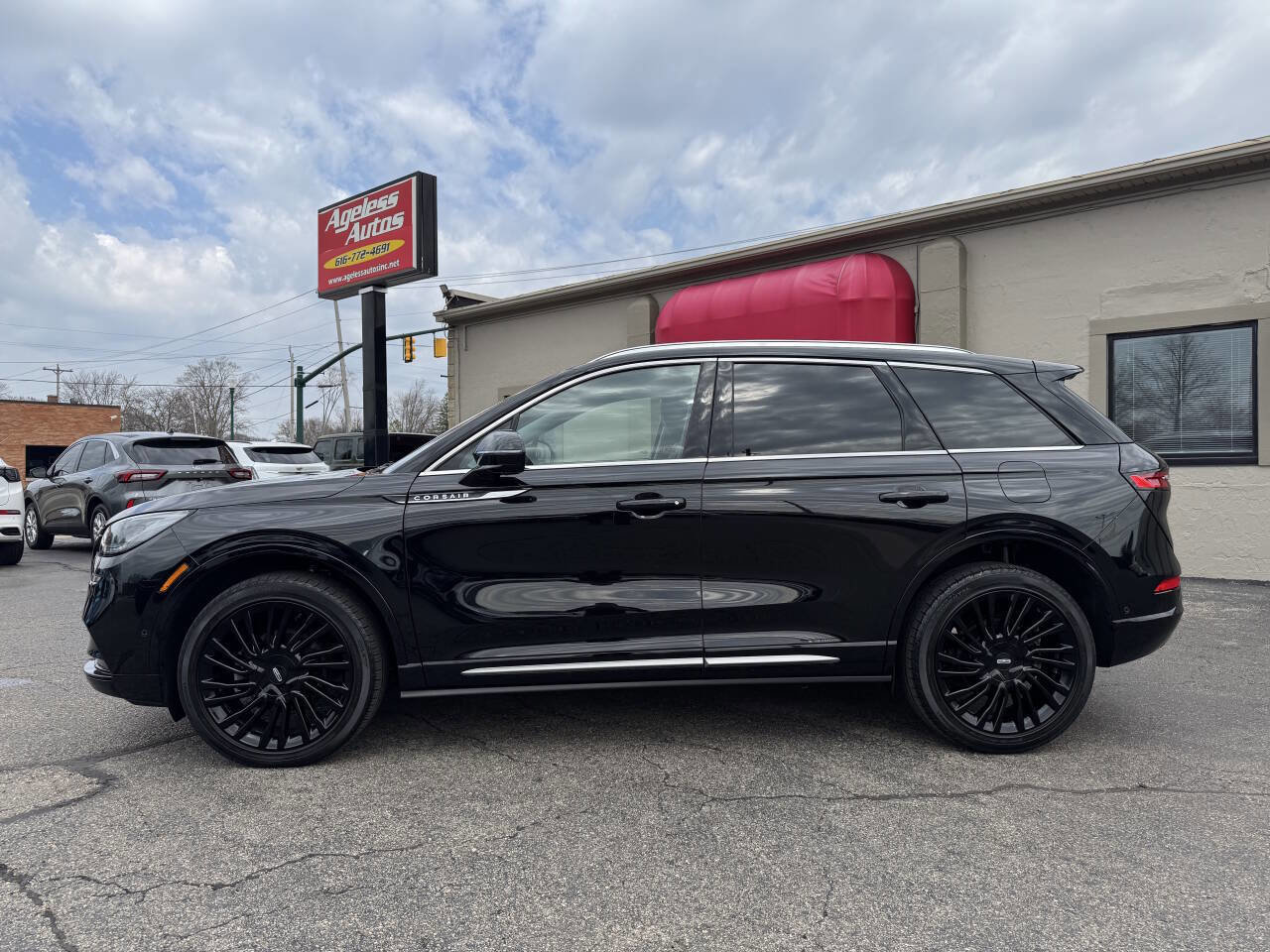 Used 2021 Lincoln Corsair Reserve w/ Equipment Group 201A image 6