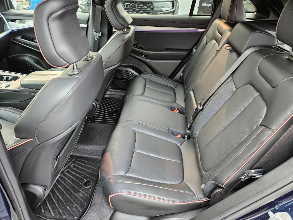 Used 2024 Jeep Wagoneer Launch Edition AWD/4WD image 13