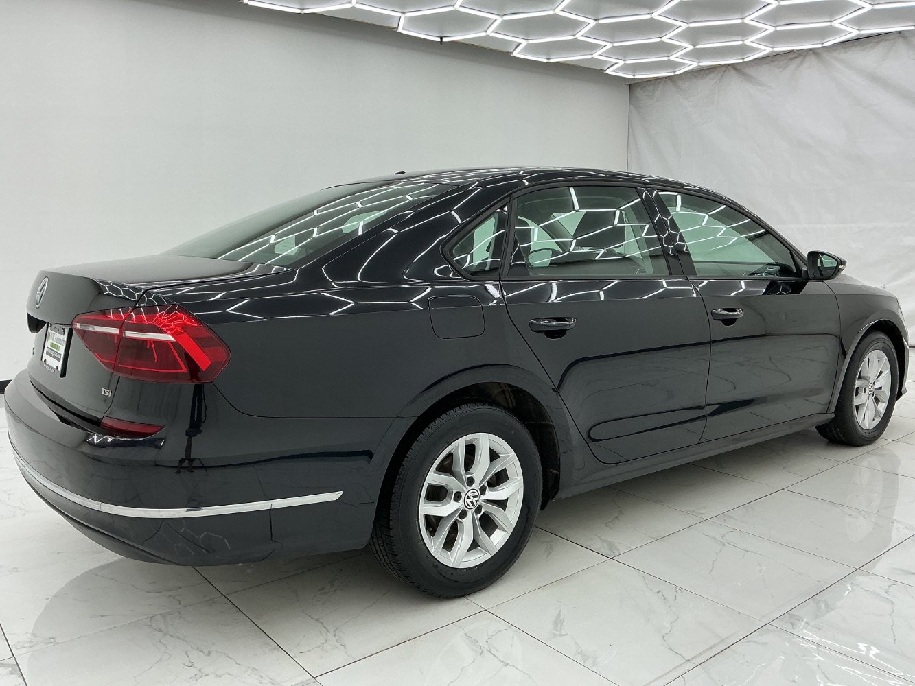 Used 2018 Volkswagen Passat 2.0T S w/ Driver Assistance Package FWD image 11