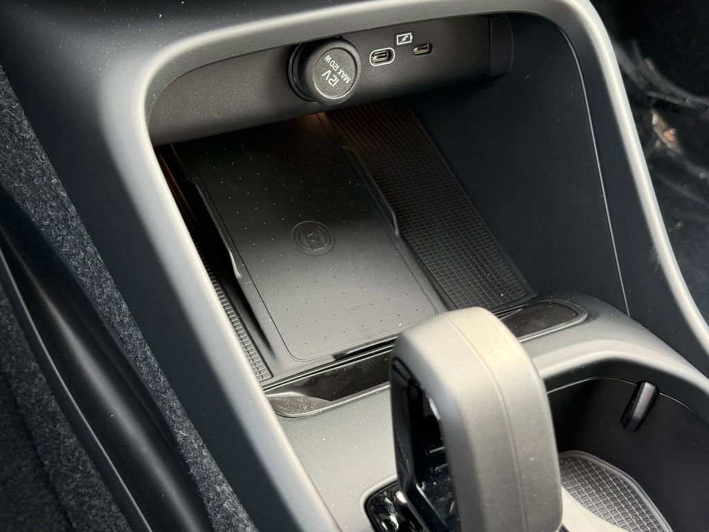 New 2025 Volvo XC40 B5 Core w/ Protection Package Premier image 20