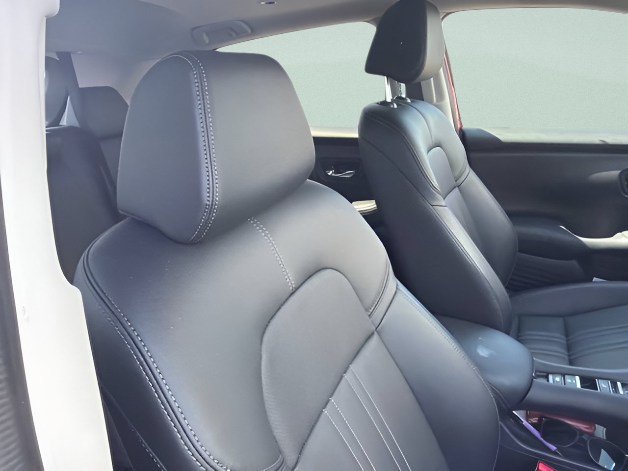 Used 2025 Honda HR-V EX-L image 6