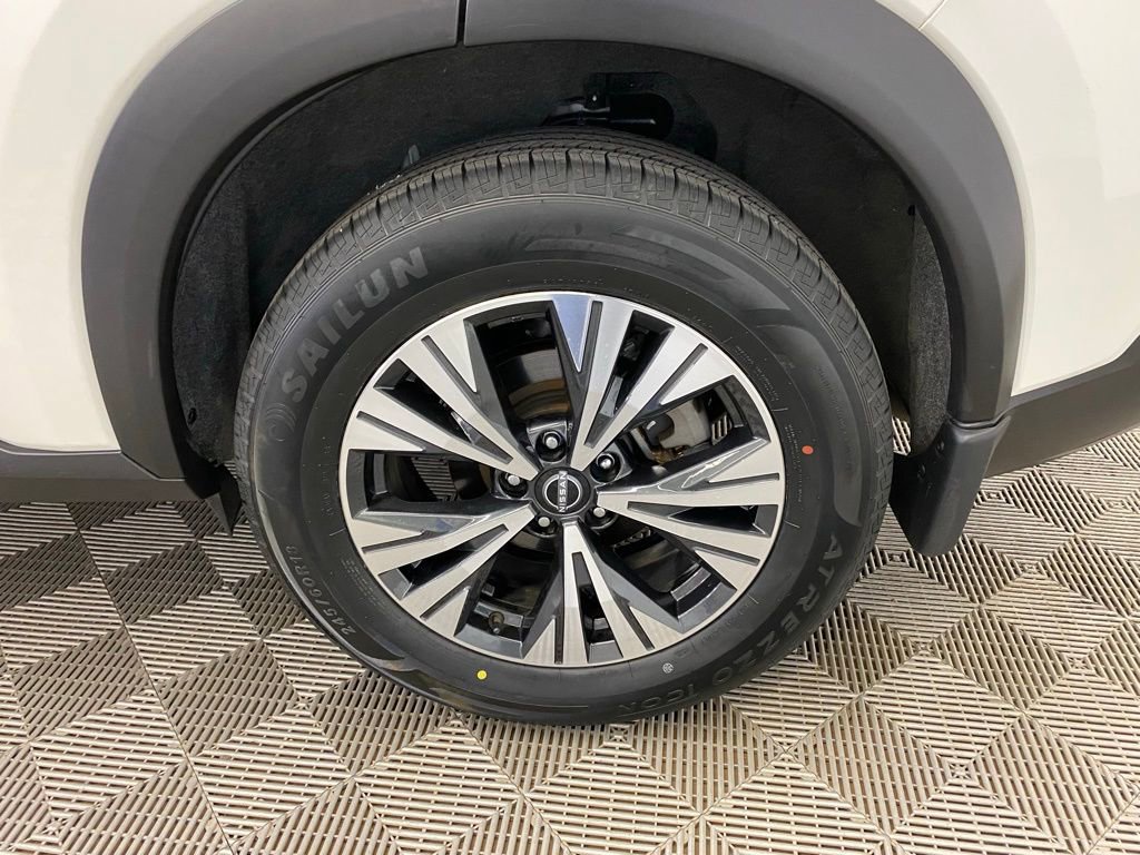 Used 2023 Nissan Rogue SV image 10