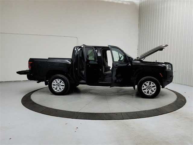 Used 2022 Nissan Frontier SV w/ Graphics Package image 16