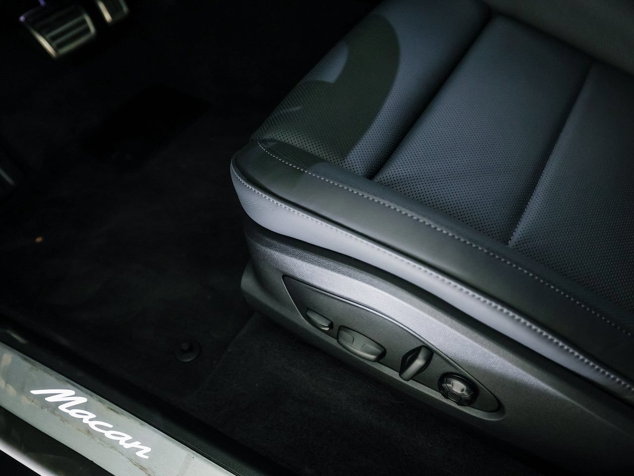 New 2026 Porsche Macan Electric RWD image 15