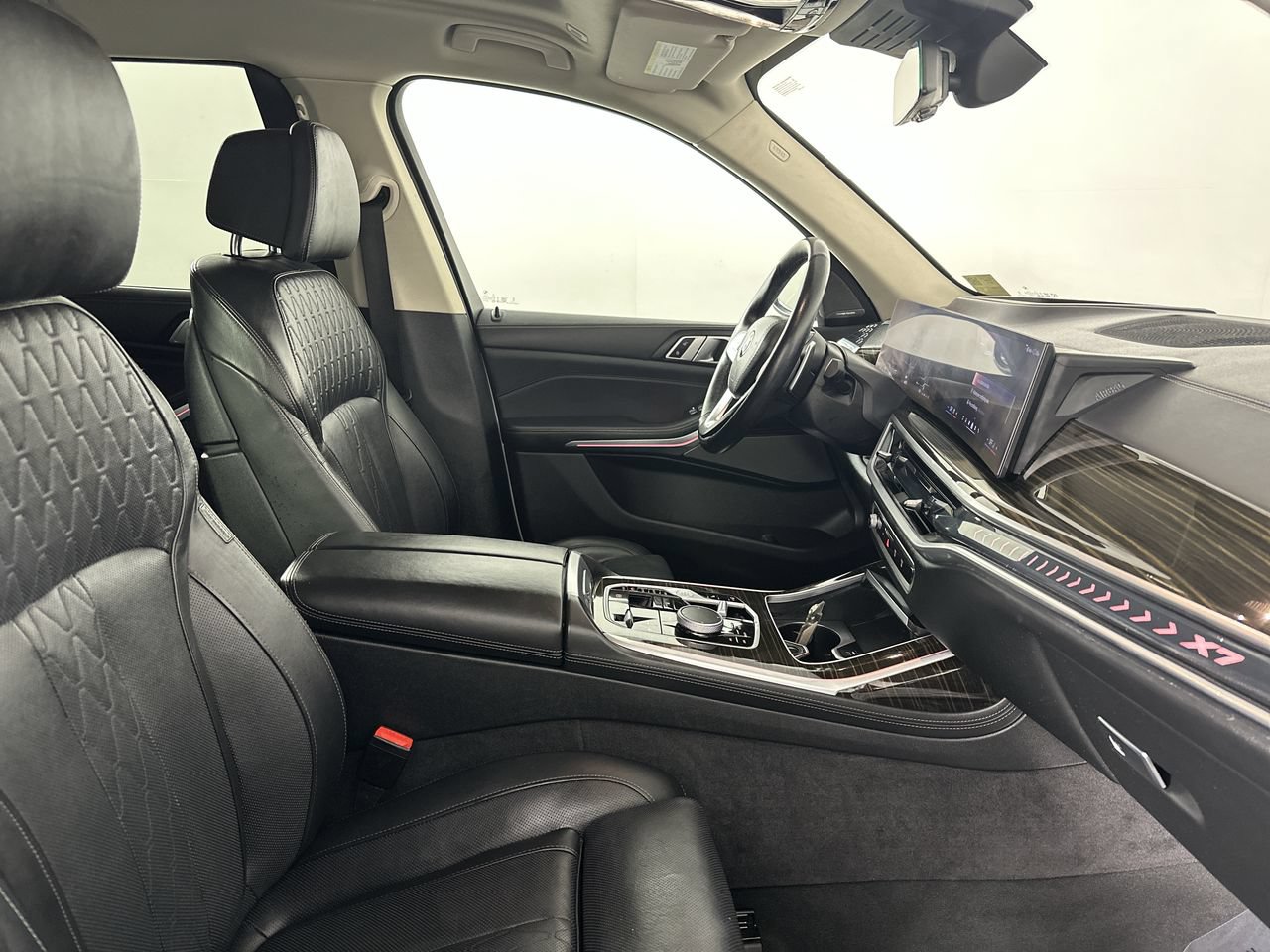 Used 2025 BMW X7 xDrive40i AWD/4WD image 12