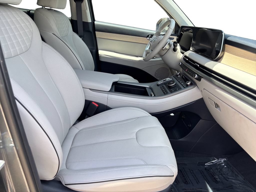 Used 2024 Hyundai Palisade Limited FWD image 16