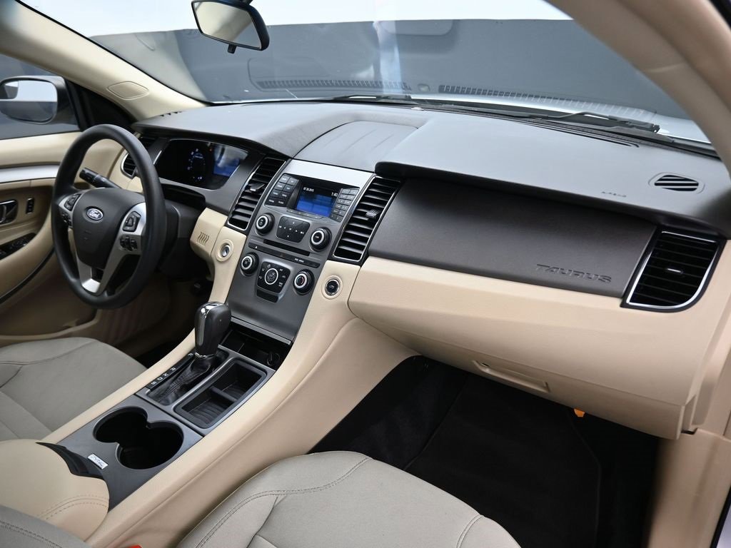 Used 2017 Ford Taurus SE image 39
