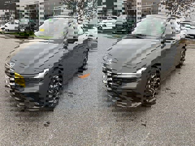 Used 2025 Hyundai Elantra Sport image 27