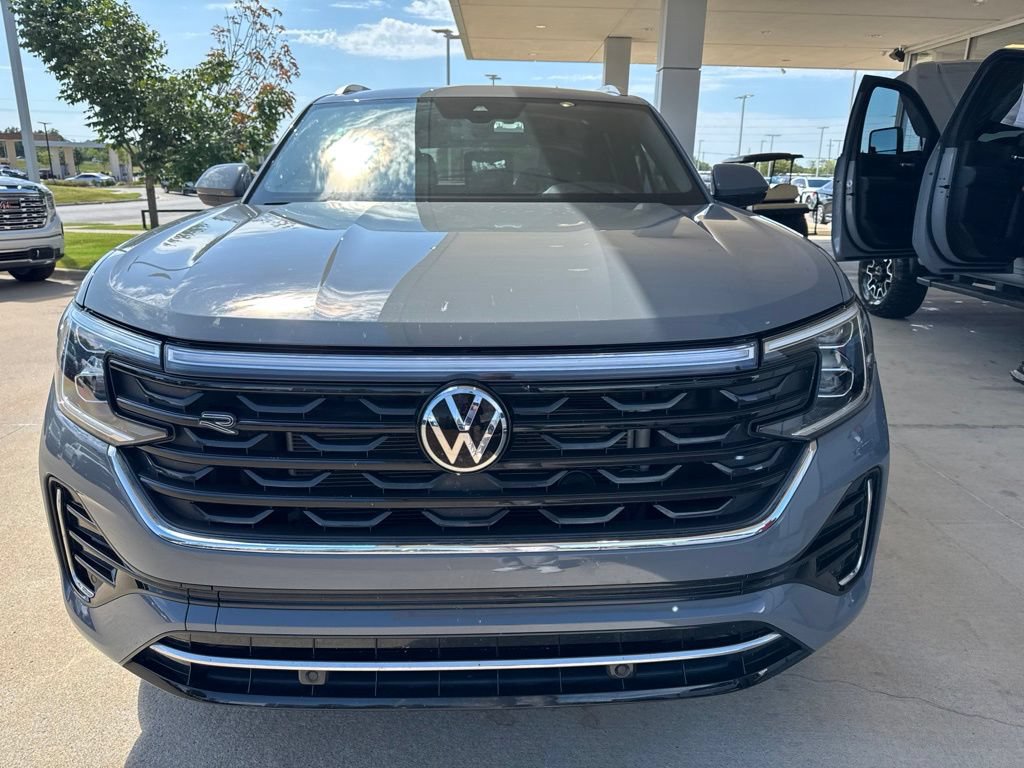 Used 2024 Volkswagen Atlas Cross Sport SEL R-Line AWD/4WD image 2