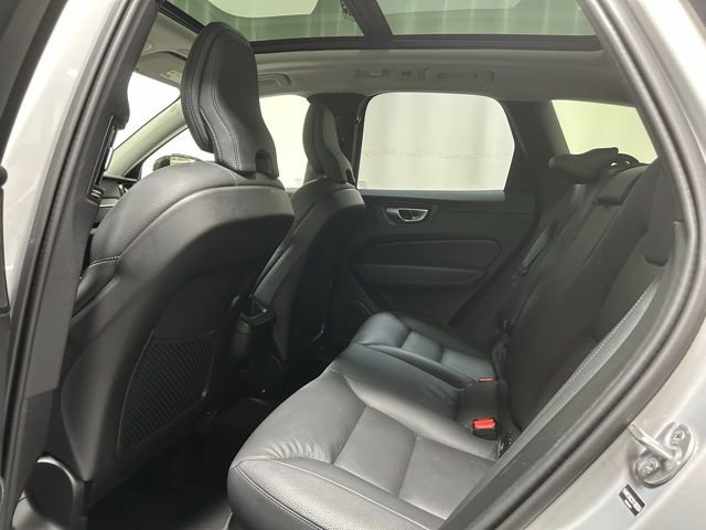 Used 2025 Volvo XC60 B5 Plus image 12