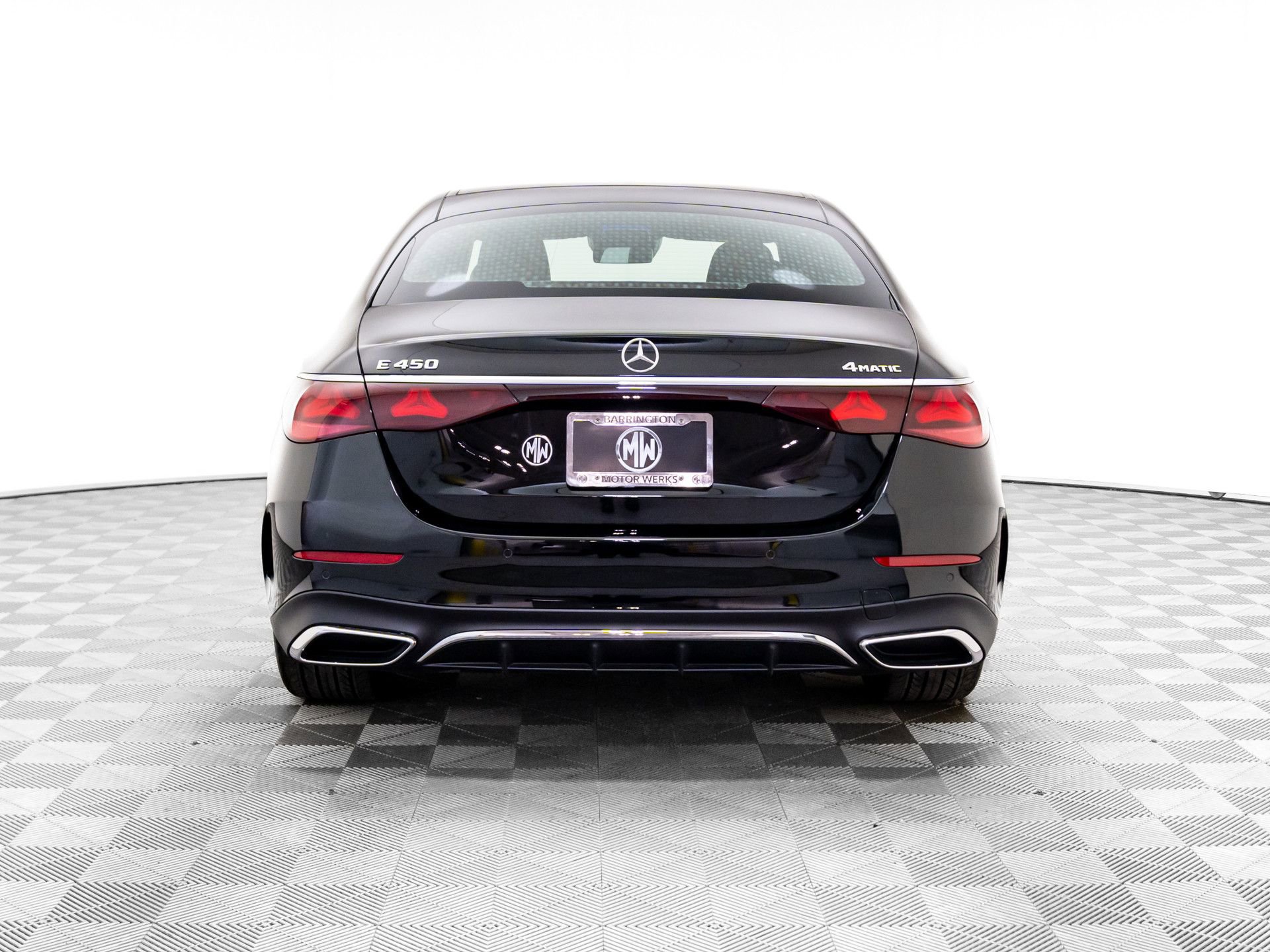 Used 2025 Mercedes-Benz E 450 4MATIC Sedan image 4