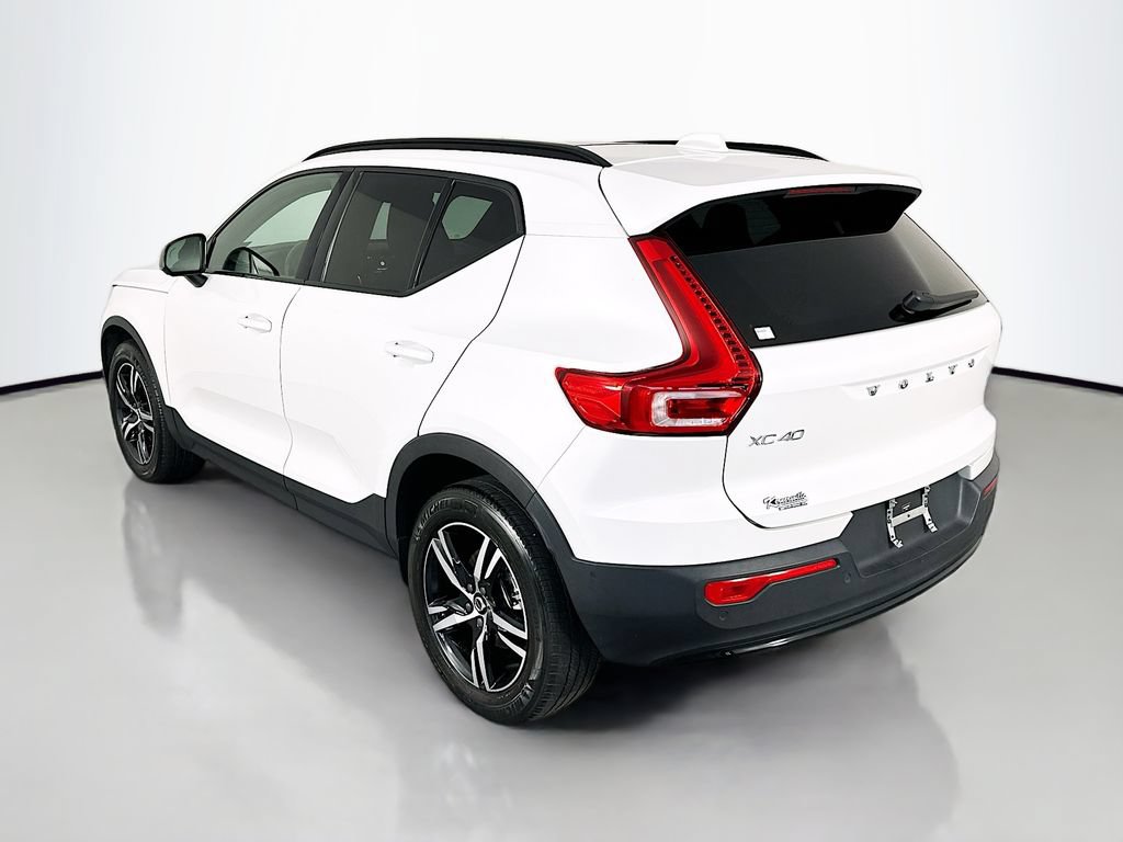 Used 2023 Volvo XC40 B5 Plus AWD/4WD image 5