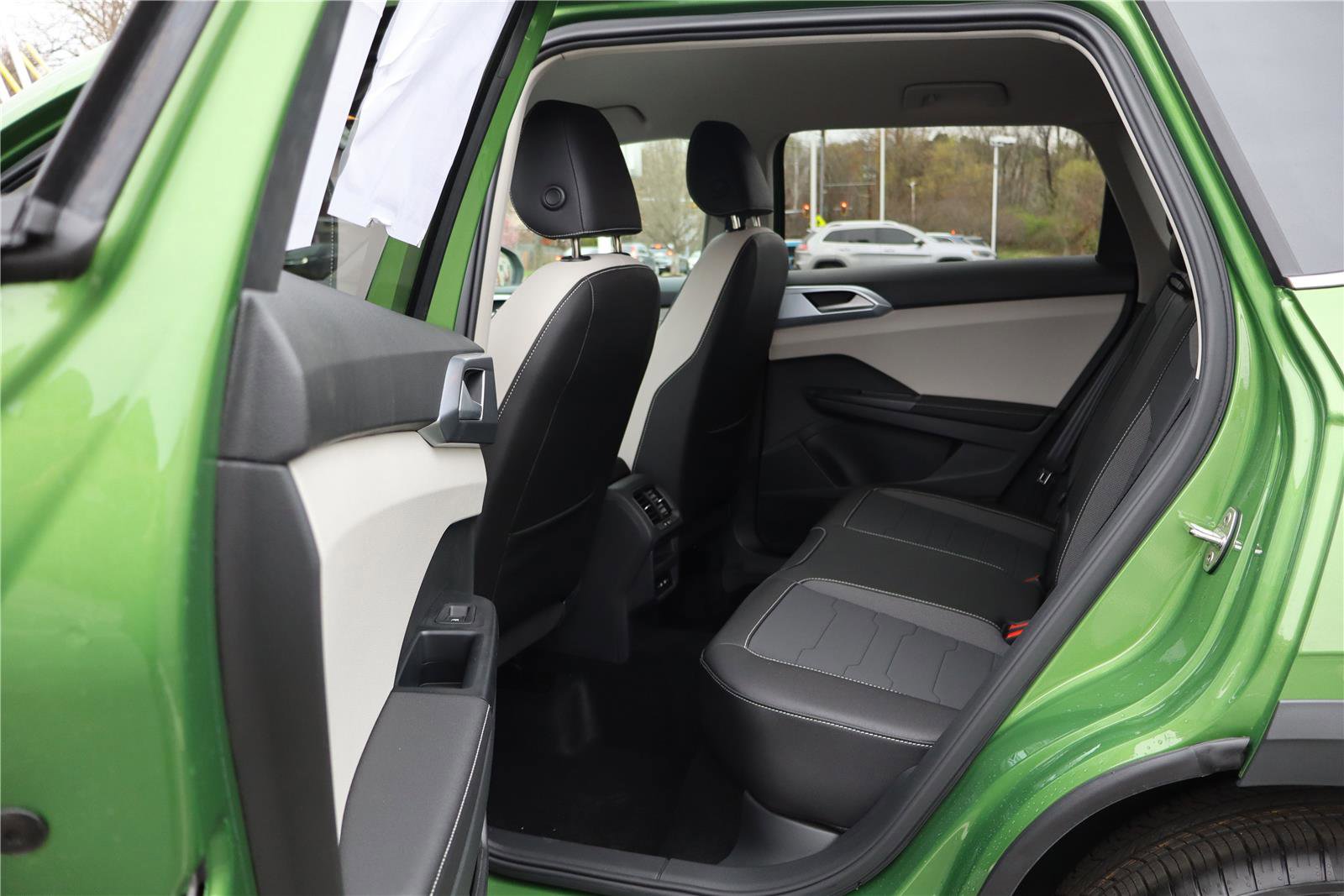 New 2026 Volkswagen Taos SE image 22