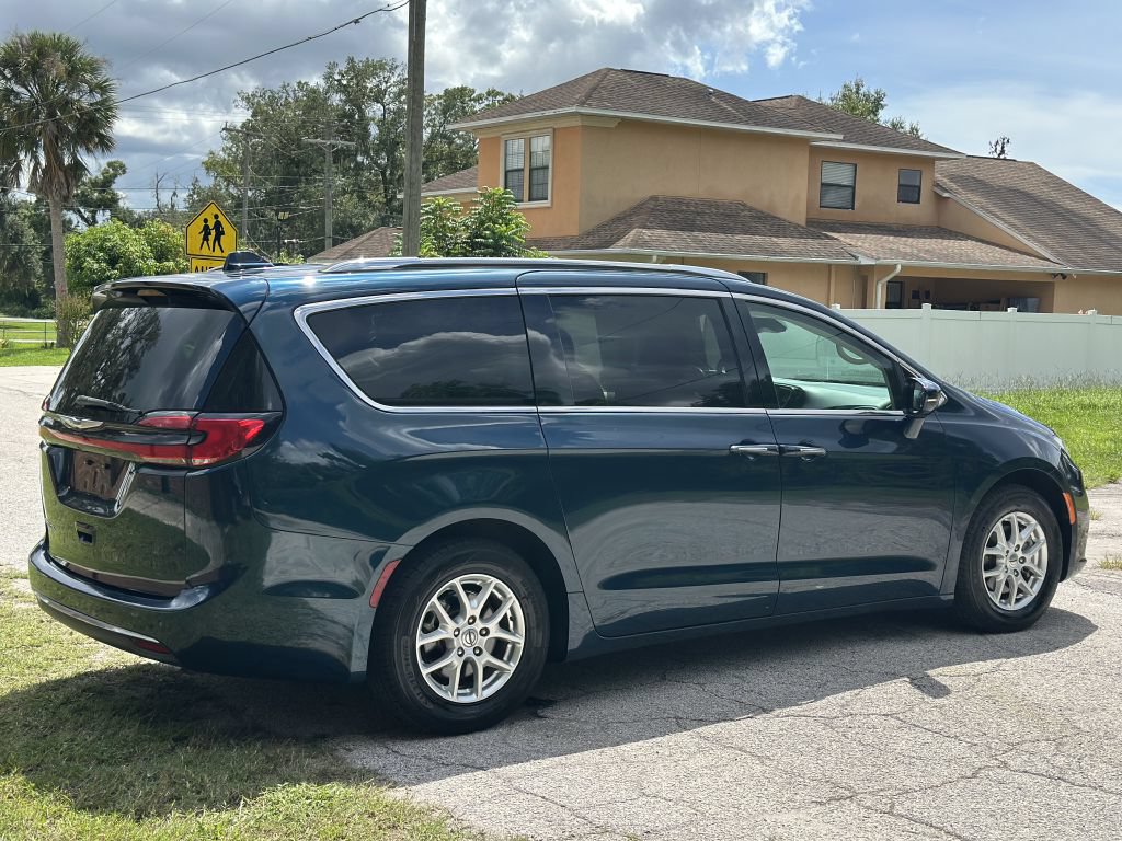 Used 2021 Chrysler Pacifica Touring-L FWD image 16
