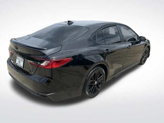 Used 2025 Toyota Camry SE FWD image 3