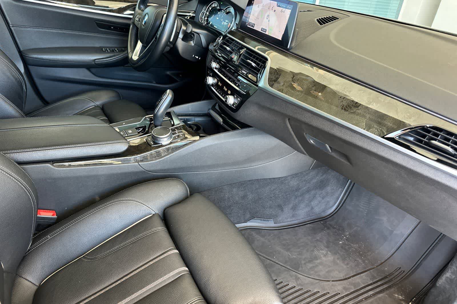 Used 2019 BMW 530i w/ Luxury Package image 16