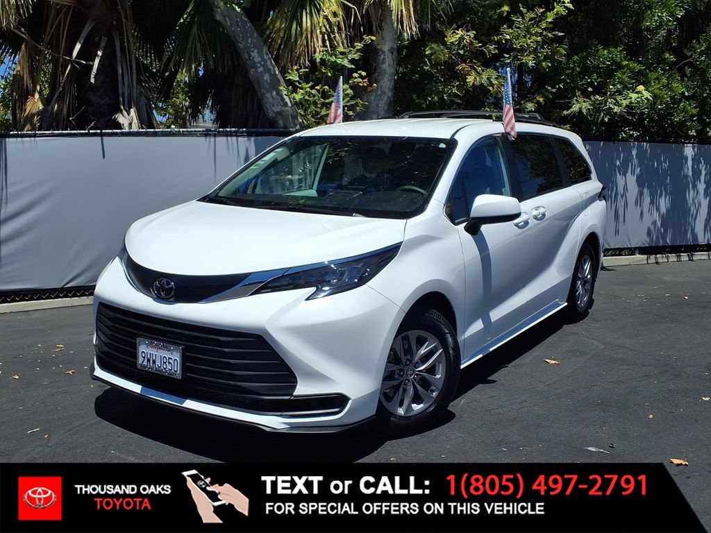 Certified 2026 Toyota Sienna LE FWD image 1
