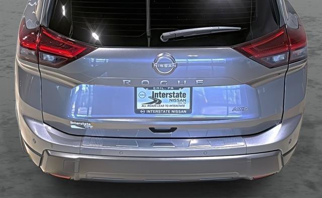 Used 2025 Nissan Rogue SV AWD/4WD image 12