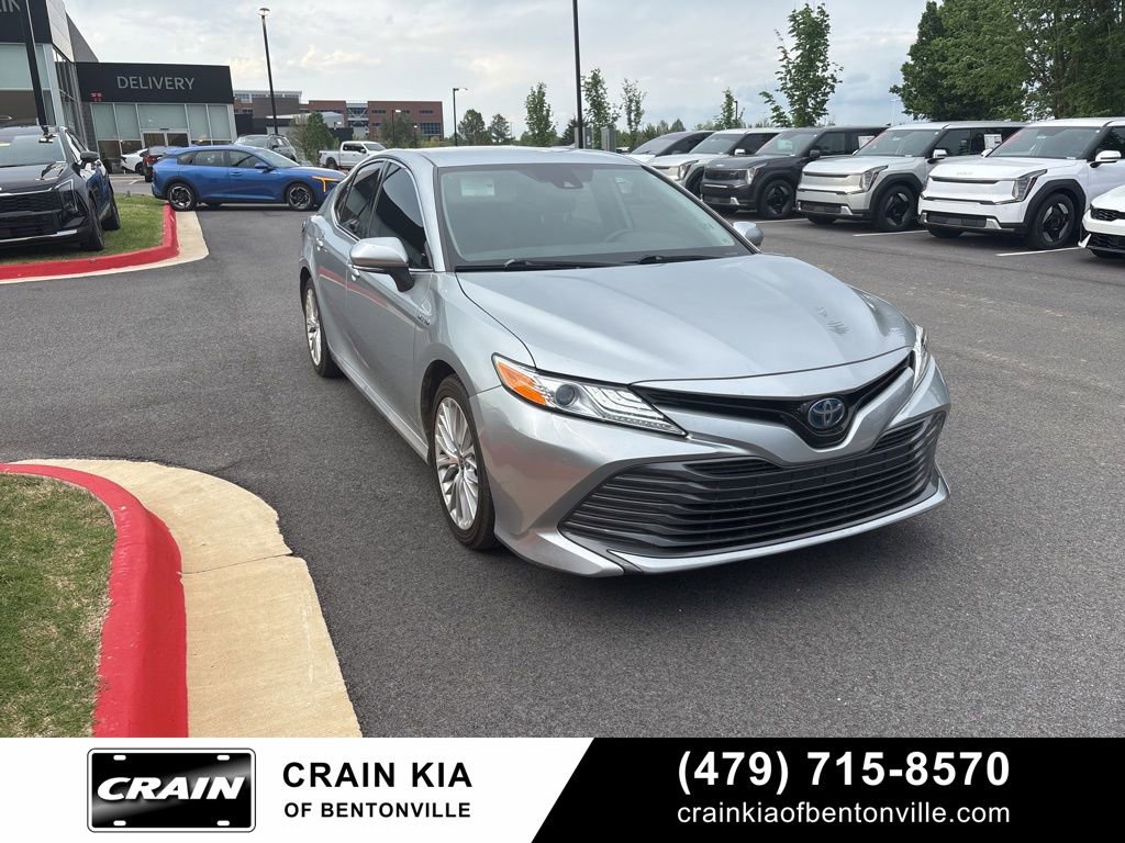 Used 2020 Toyota Camry XLE FWD image 2