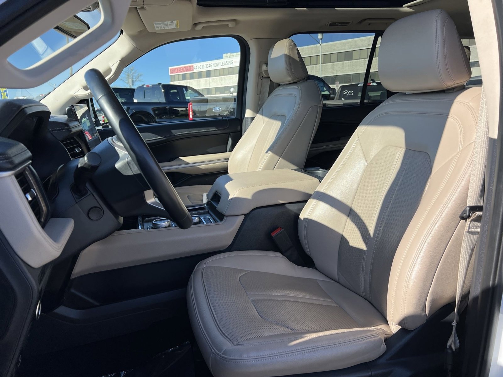 Used 2024 Ford Expedition Max Limited image 13