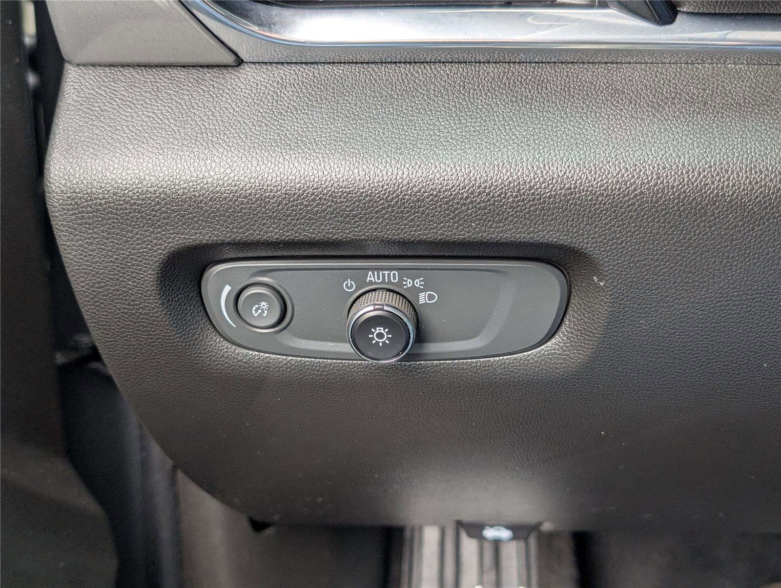 Used 2023 Chevrolet Traverse LT image 21