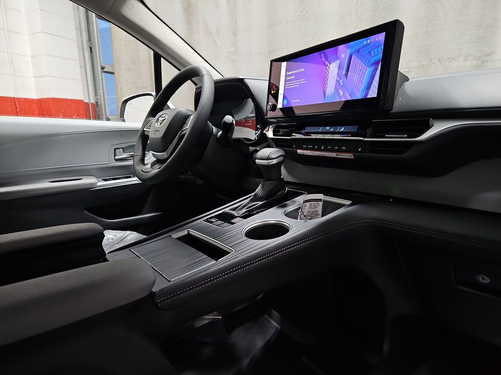 New 2026 Toyota Sienna XLE image 28