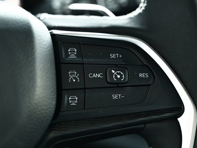 Used 2025 Jeep Grand Cherokee L Laredo w/ Luxury Tech Group I RWD image 33