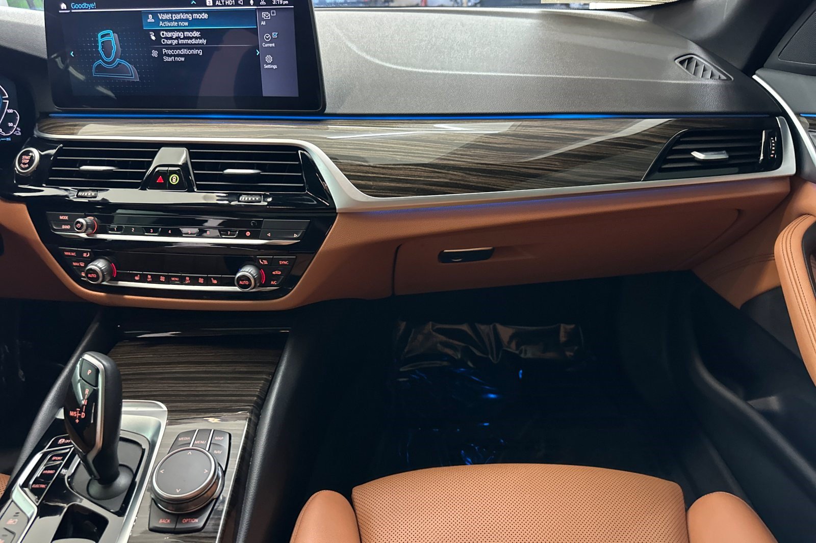 Certified 2023 BMW 530e w/ Convenience Package RWD image 32