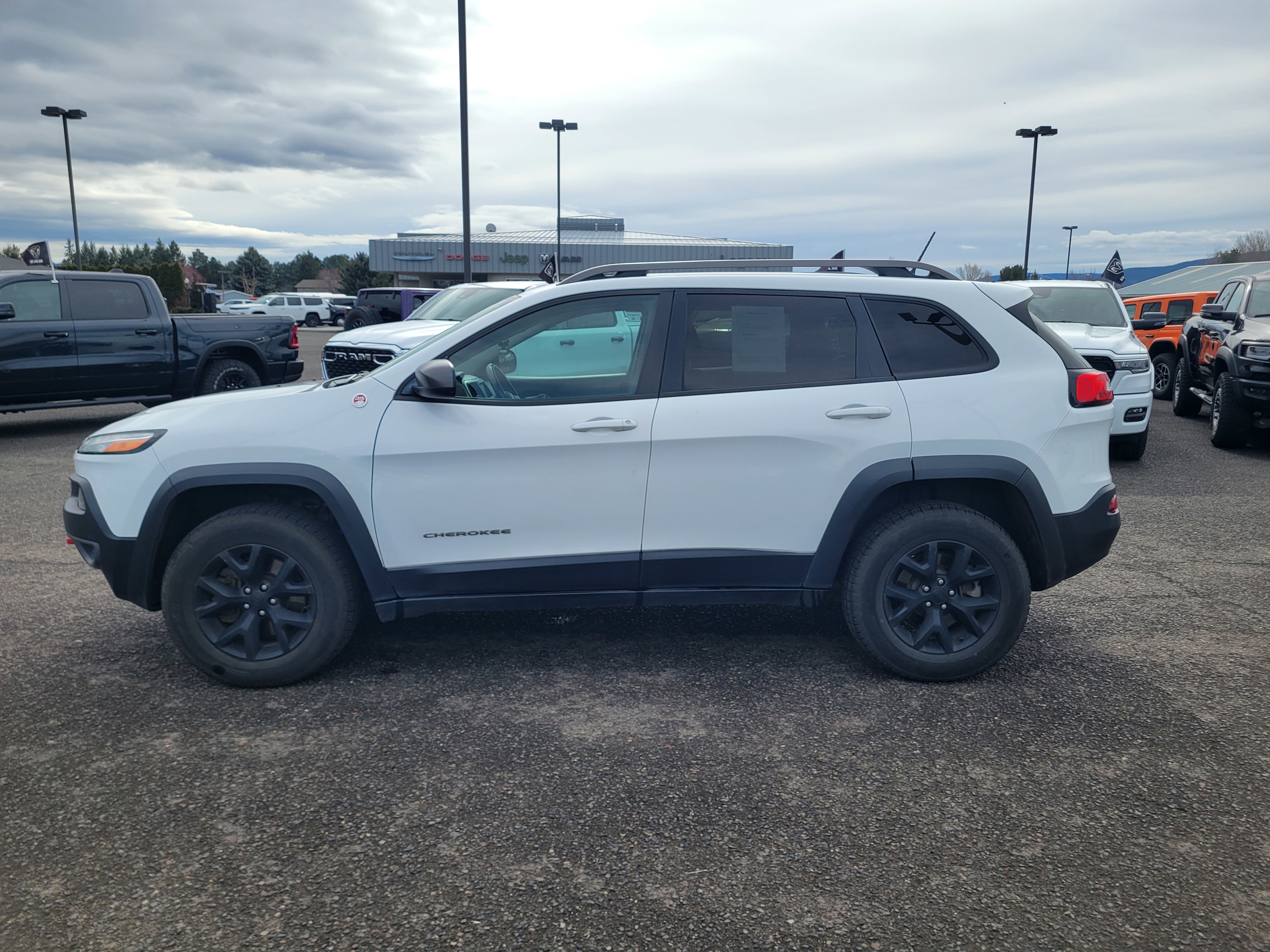 Used 2015 Jeep Cherokee Trailhawk w/ Cold Weather Group image 5